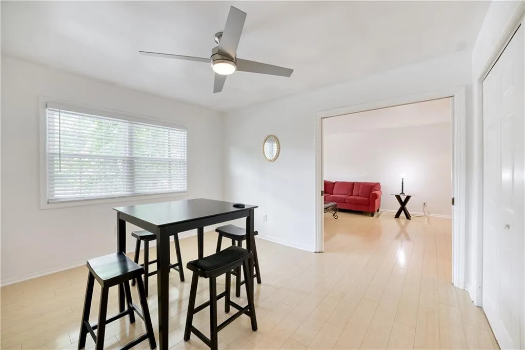 6851 Roswell Road Unit I26, Sandy Springs, Georgia 30328, 3 Bedrooms Bedrooms, ,2 BathroomsBathrooms,Residential,Sold,6851 Roswell Road Unit I26,7089858