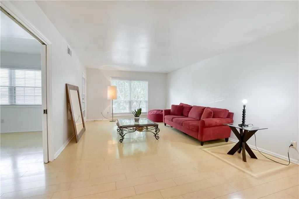6851 Roswell Road Unit I26, Sandy Springs, Georgia 30328, 3 Bedrooms Bedrooms, ,2 BathroomsBathrooms,Residential,Sold,6851 Roswell Road Unit I26,7089858