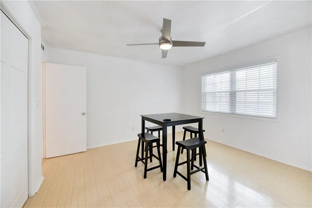 6851 Roswell Road Unit I26, Sandy Springs, Georgia 30328, 3 Bedrooms Bedrooms, ,2 BathroomsBathrooms,Residential,Sold,6851 Roswell Road Unit I26,7089858