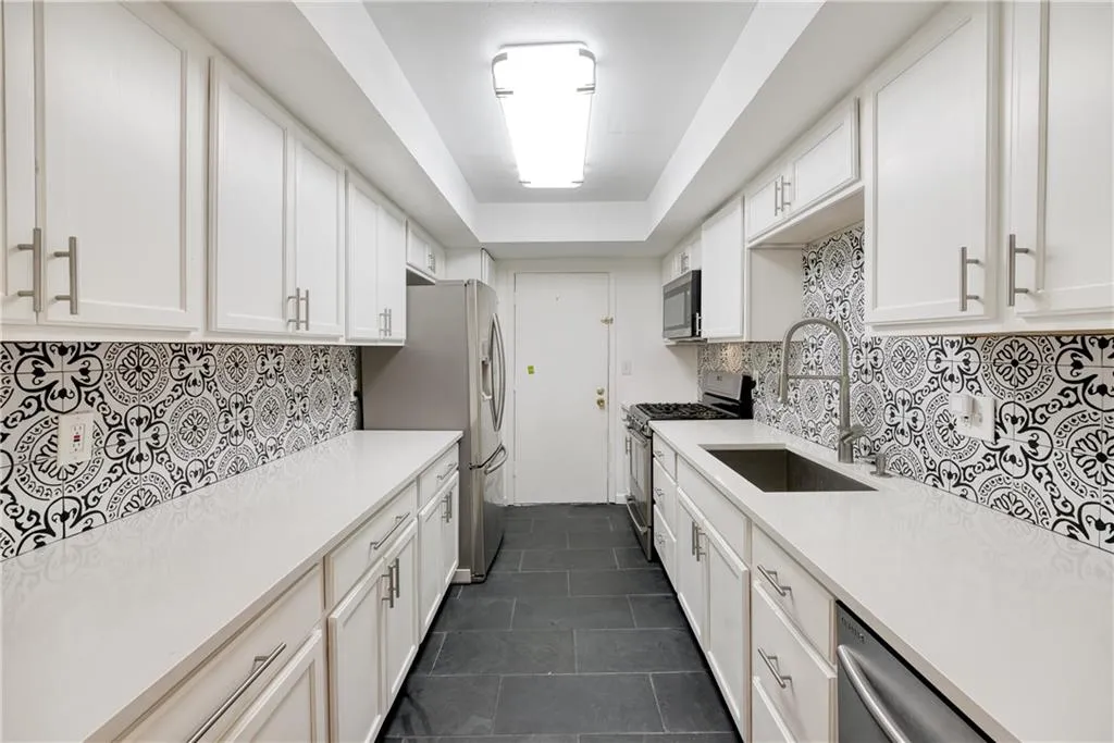 6851 Roswell Road Unit I26, Sandy Springs, Georgia 30328, 3 Bedrooms Bedrooms, ,2 BathroomsBathrooms,Residential,Sold,6851 Roswell Road Unit I26,7089858