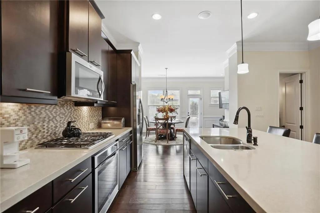437 Alderwood Street, Atlanta, Georgia 30328, 3 Bedrooms Bedrooms, ,3 BathroomsBathrooms,Residential,Sold,437 Alderwood Street,7118184