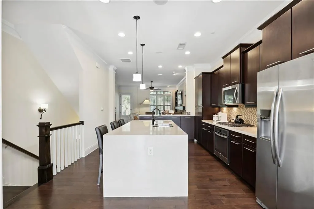 437 Alderwood Street, Atlanta, Georgia 30328, 3 Bedrooms Bedrooms, ,3 BathroomsBathrooms,Residential,Sold,437 Alderwood Street,7118184
