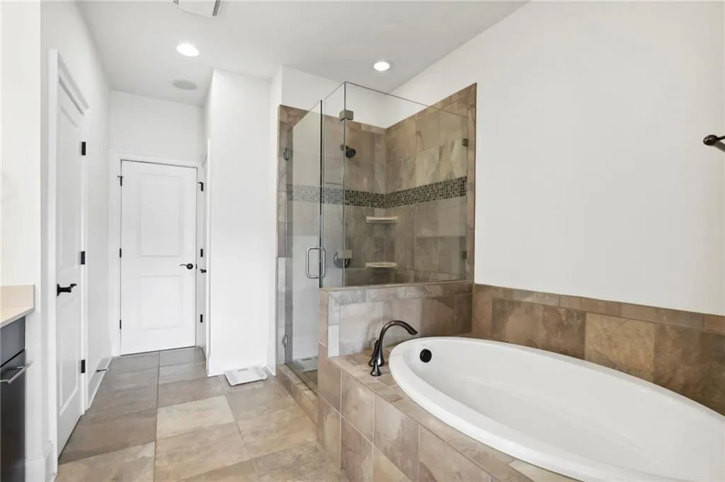 437 Alderwood Street, Atlanta, Georgia 30328, 3 Bedrooms Bedrooms, ,3 BathroomsBathrooms,Residential,Sold,437 Alderwood Street,7118184
