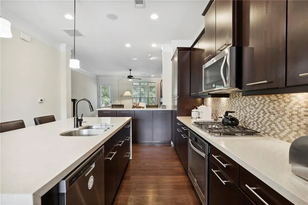 437 Alderwood Street, Atlanta, Georgia 30328, 3 Bedrooms Bedrooms, ,3 BathroomsBathrooms,Residential,Sold,437 Alderwood Street,7118184