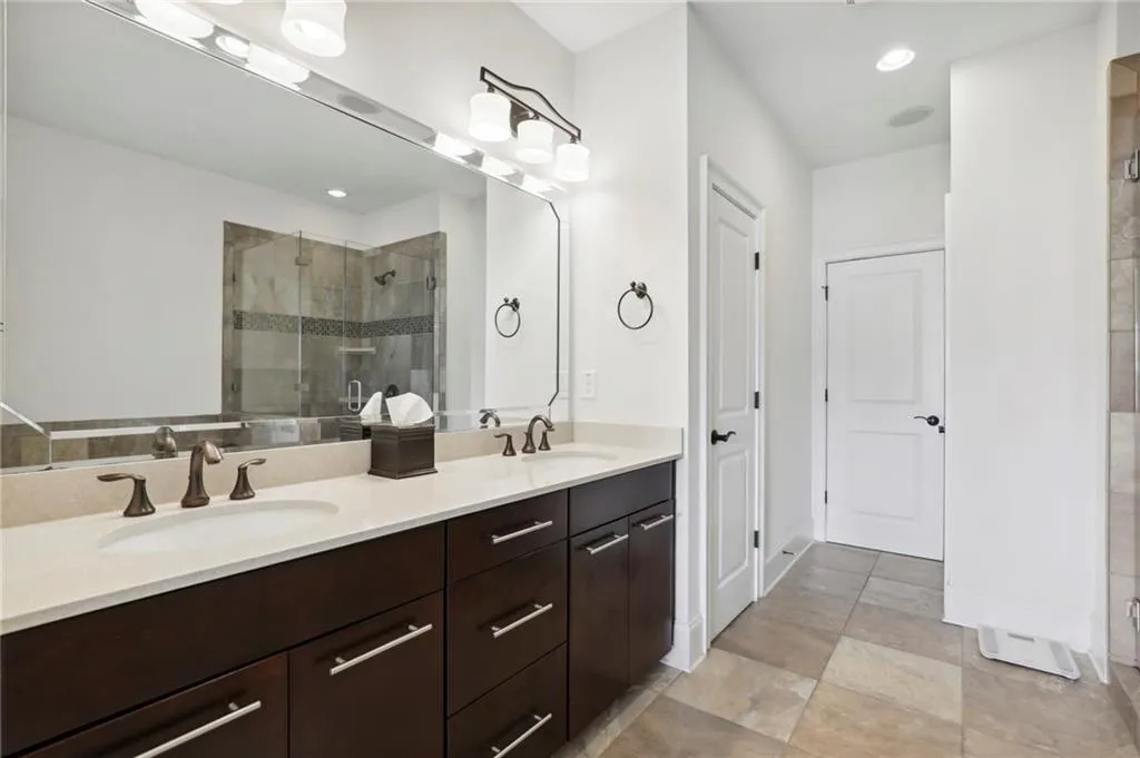 437 Alderwood Street, Atlanta, Georgia 30328, 3 Bedrooms Bedrooms, ,3 BathroomsBathrooms,Residential,Sold,437 Alderwood Street,7118184