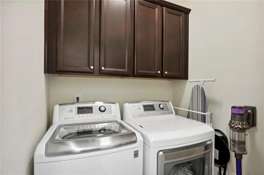 437 Alderwood Street, Atlanta, Georgia 30328, 3 Bedrooms Bedrooms, ,3 BathroomsBathrooms,Residential,Sold,437 Alderwood Street,7118184