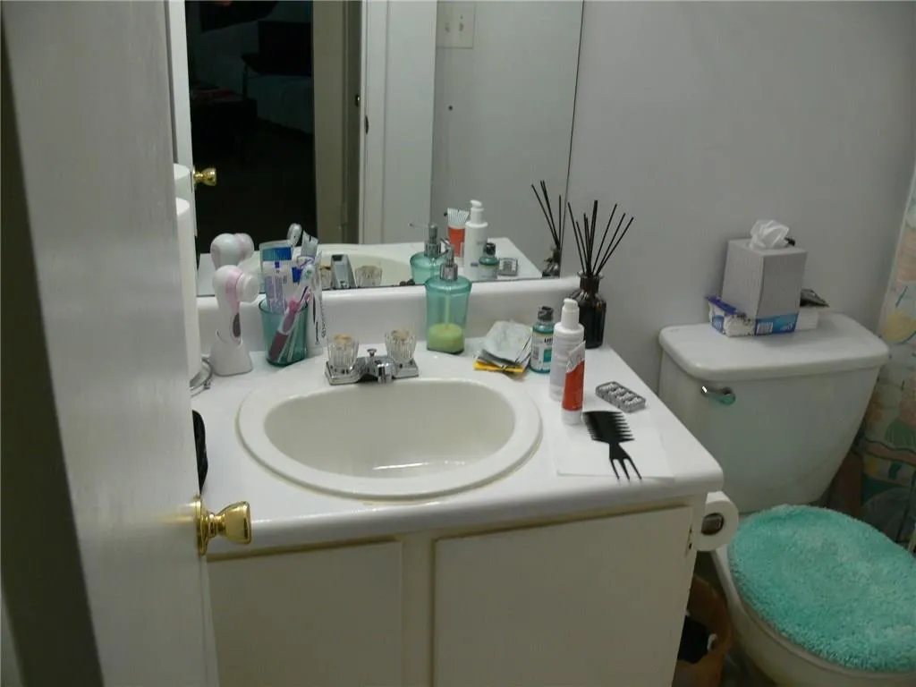 9400 Roberts Drive Unit 6c, Atlanta, Georgia 30350, 1 Bedroom Bedrooms, ,1 BathroomBathrooms,Residential,Sold,9400 Roberts Drive Unit 6c,5884882