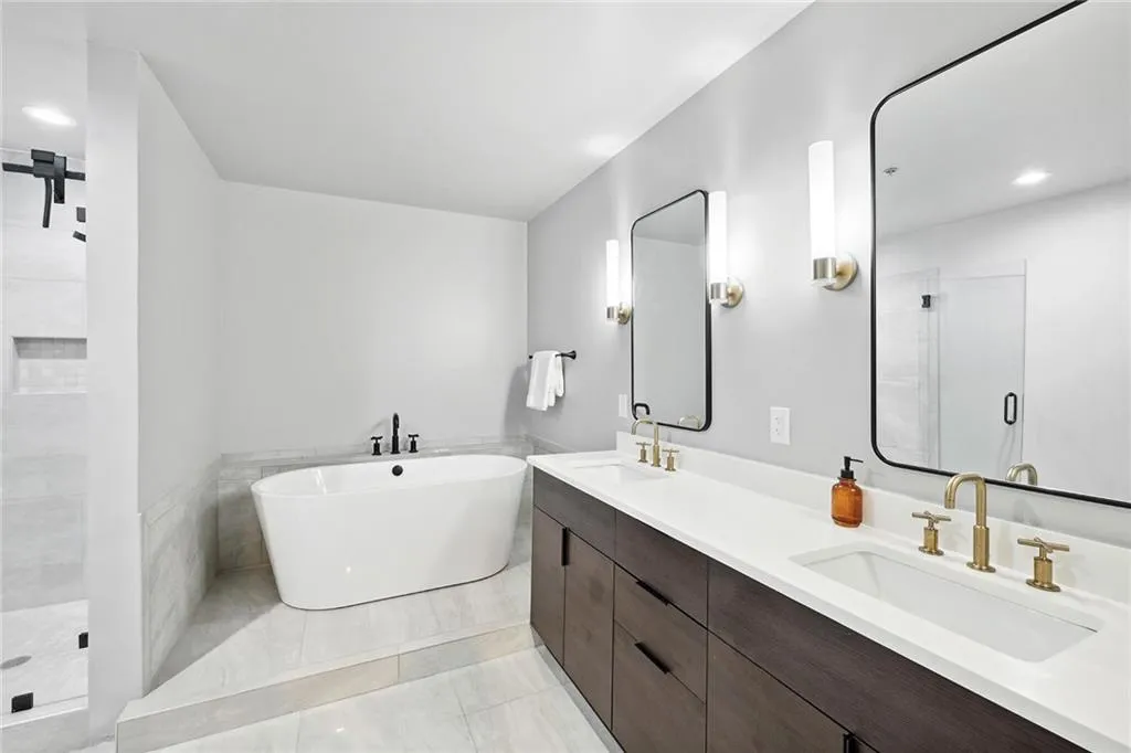 6105 Blue Stone Road Unit 219, Sandy Springs, Georgia 30328, 2 Bedrooms Bedrooms, ,2 BathroomsBathrooms,Residential,Sold,6105 Blue Stone Road Unit 219,7204905