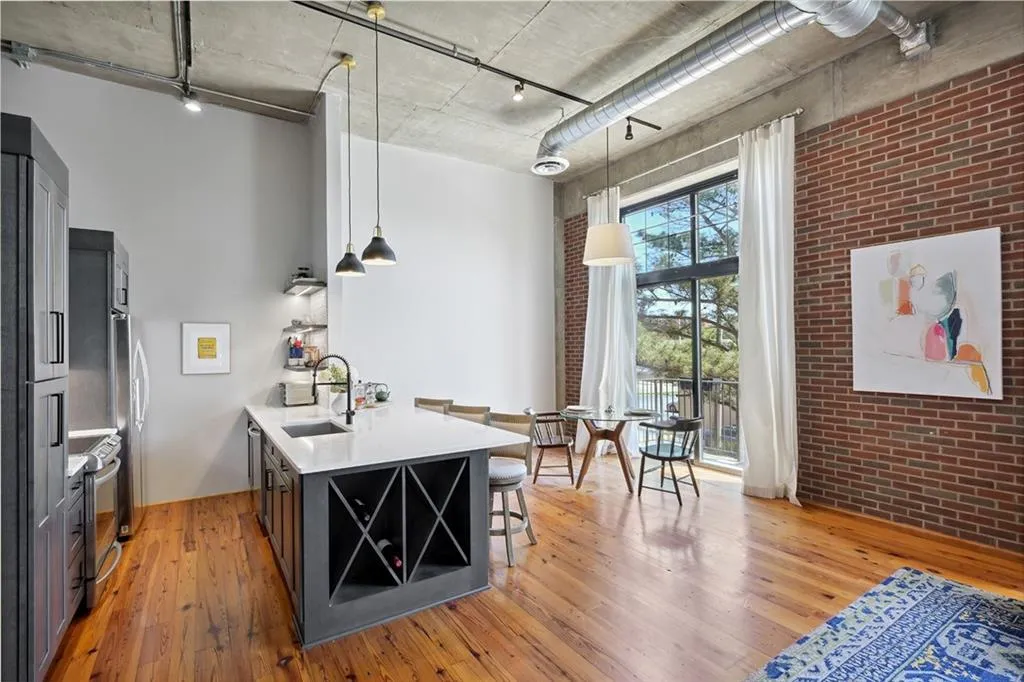 6105 Blue Stone Road Unit 219, Sandy Springs, Georgia 30328, 2 Bedrooms Bedrooms, ,2 BathroomsBathrooms,Residential,Sold,6105 Blue Stone Road Unit 219,7204905