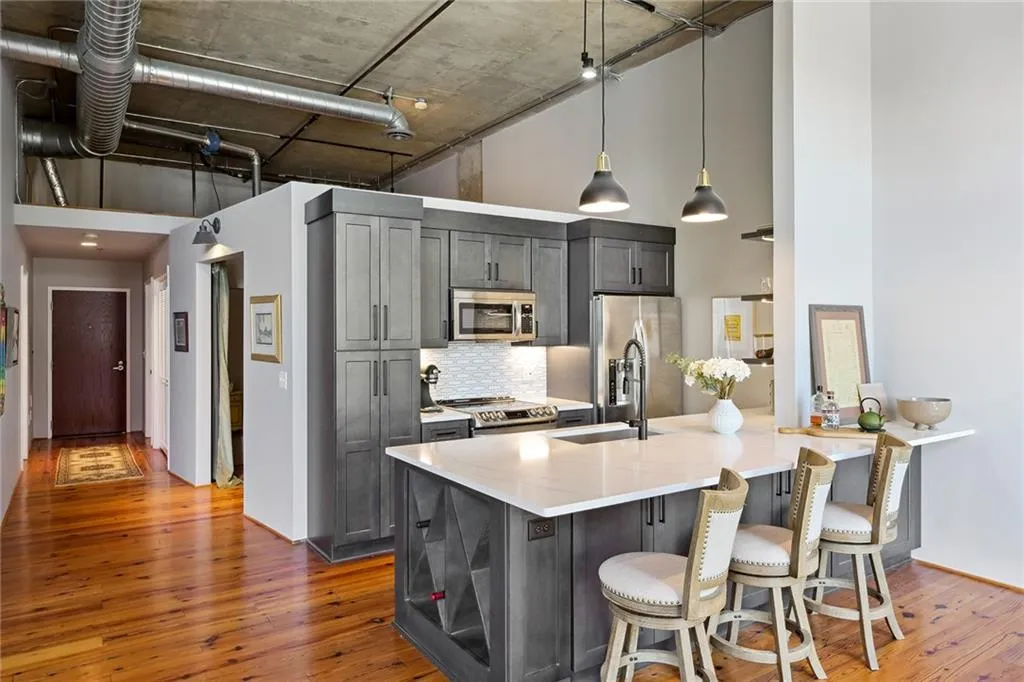 6105 Blue Stone Road Unit 219, Sandy Springs, Georgia 30328, 2 Bedrooms Bedrooms, ,2 BathroomsBathrooms,Residential,Sold,6105 Blue Stone Road Unit 219,7204905