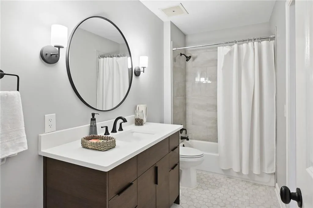 6105 Blue Stone Road Unit 219, Sandy Springs, Georgia 30328, 2 Bedrooms Bedrooms, ,2 BathroomsBathrooms,Residential,Sold,6105 Blue Stone Road Unit 219,7204905