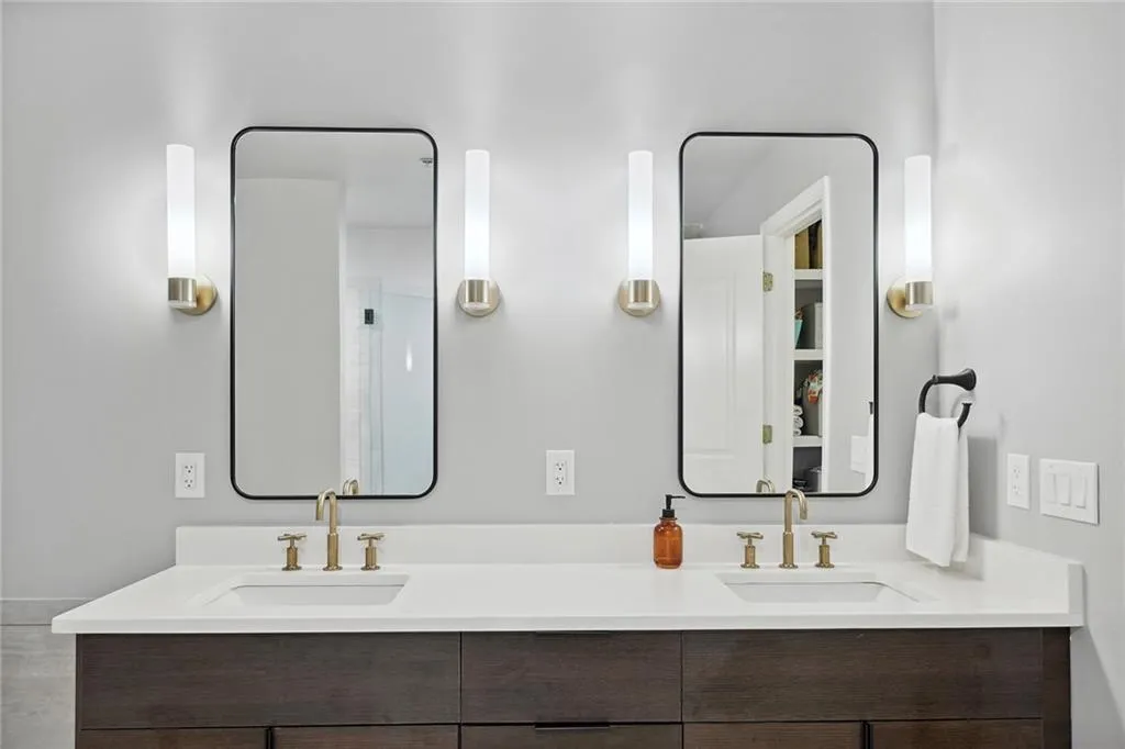 6105 Blue Stone Road Unit 219, Sandy Springs, Georgia 30328, 2 Bedrooms Bedrooms, ,2 BathroomsBathrooms,Residential,Sold,6105 Blue Stone Road Unit 219,7204905