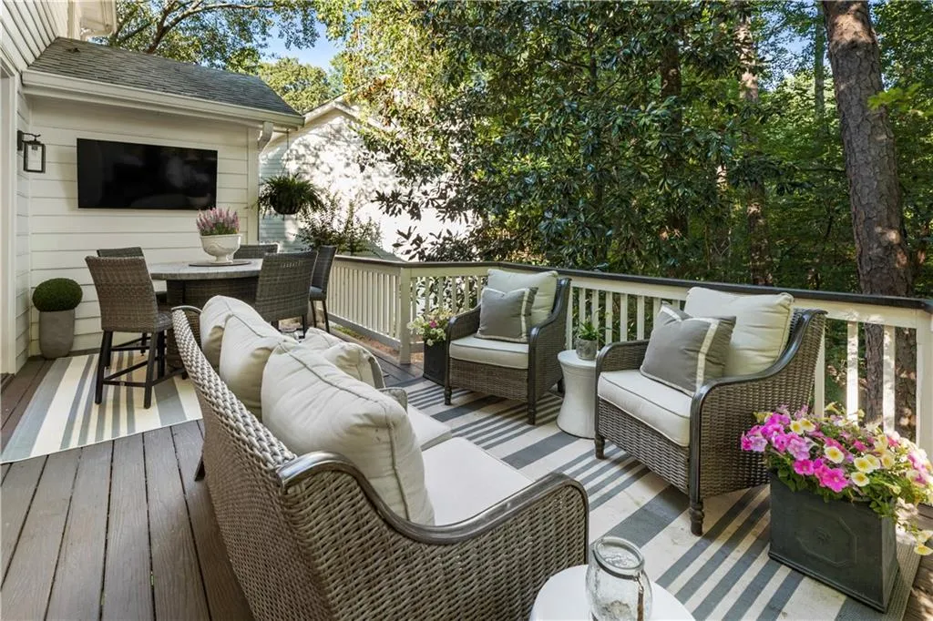 20 Pointe Terrace Se, Atlanta, Georgia 30339, 3 Bedrooms Bedrooms, ,2 BathroomsBathrooms,Residential,For Sale,20 Pointe Terrace Se,7492085