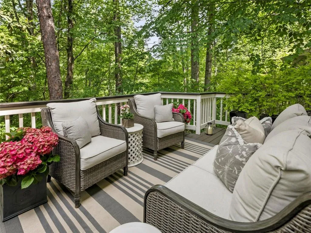 20 Pointe Terrace Se, Atlanta, Georgia 30339, 3 Bedrooms Bedrooms, ,2 BathroomsBathrooms,Residential,For Sale,20 Pointe Terrace Se,7492085