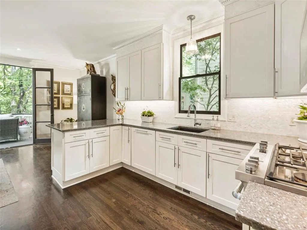 20 Pointe Terrace Se, Atlanta, Georgia 30339, 3 Bedrooms Bedrooms, ,2 BathroomsBathrooms,Residential,For Sale,20 Pointe Terrace Se,7492085