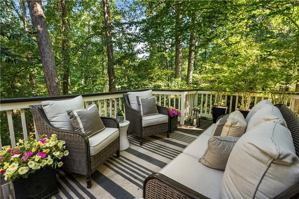 20 Pointe Terrace Se, Atlanta, Georgia 30339, 3 Bedrooms Bedrooms, ,2 BathroomsBathrooms,Residential,For Sale,20 Pointe Terrace Se,7492085