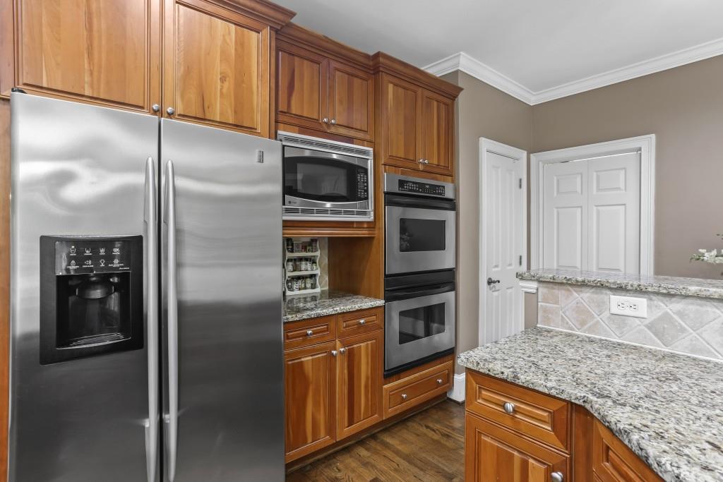 615 Regency Forest Court, Atlanta, Georgia 30342, 6 Bedrooms Bedrooms, ,5 BathroomsBathrooms,Residential,Sold,615 Regency Forest Court,7287385