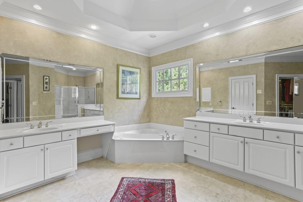 615 Regency Forest Court, Atlanta, Georgia 30342, 6 Bedrooms Bedrooms, ,5 BathroomsBathrooms,Residential,Sold,615 Regency Forest Court,7287385