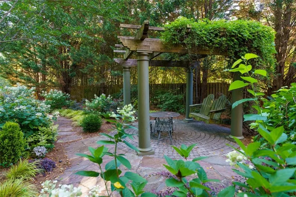 4647 Dudley Lane, Atlanta, Georgia 30327, 6 Bedrooms Bedrooms, ,5 BathroomsBathrooms,Residential,Sold,4647 Dudley Lane,6903053