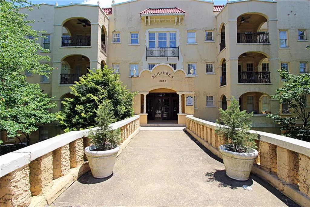 2855 Peachtree Road Ne Unit 307, Atlanta, Georgia 30305, 2 Bedrooms Bedrooms, ,2 BathroomsBathrooms,Residential,Sold,2855 Peachtree Road Ne Unit 307,5855155