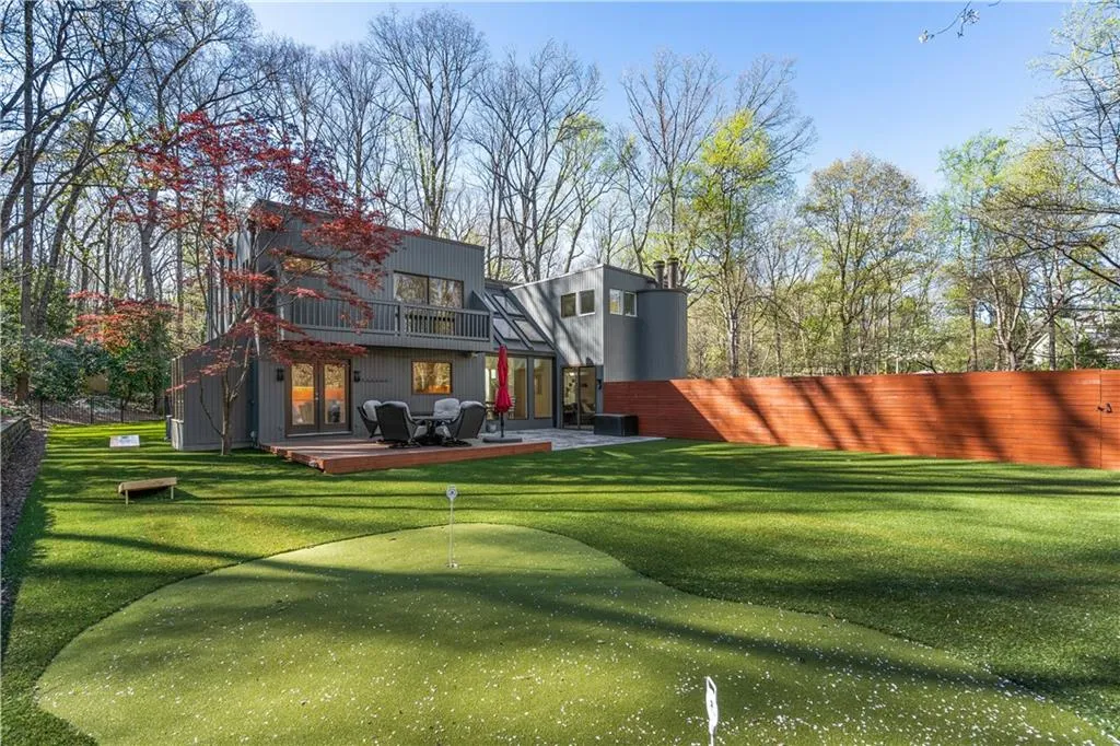 540 Elden Drive, Atlanta, Georgia 30342, 4 Bedrooms Bedrooms, ,3 BathroomsBathrooms,Residential,Sold,540 Elden Drive,6702370