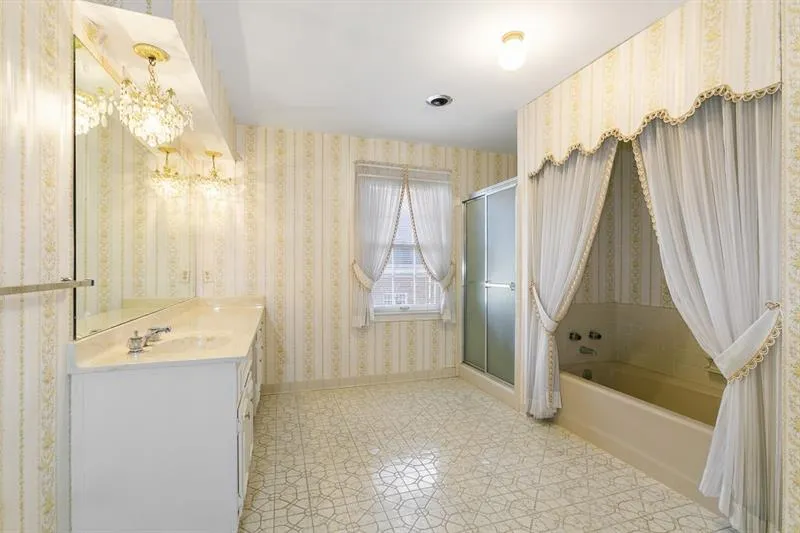 425 Ferry Landing, Sandy Springs, Georgia 30328, 5 Bedrooms Bedrooms, ,4 BathroomsBathrooms,Residential,Sold,425 Ferry Landing,6747907