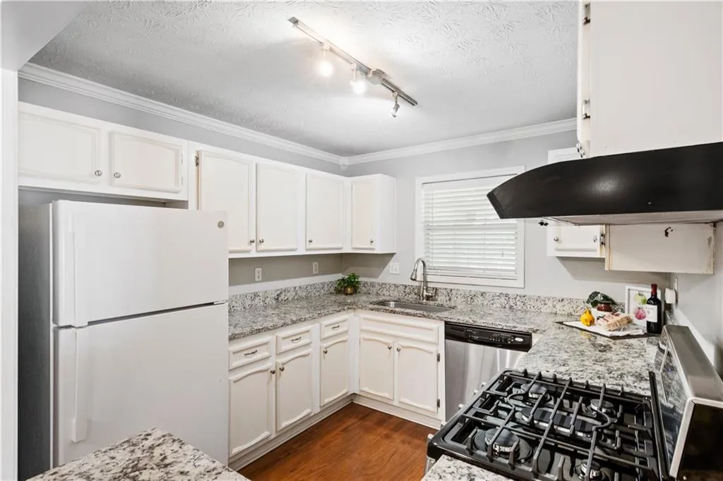 304 Natchez Trace, Sandy Springs, Georgia 30350, 2 Bedrooms Bedrooms, ,1 BathroomBathrooms,Residential,Sold,304 Natchez Trace,7273439 304 Natchez Trace, Sandy Springs, Georgia 30350, 2 Bedrooms Bedrooms, ,1 BathroomBathrooms,Residential,Sold,304 Natchez Trace,7273439