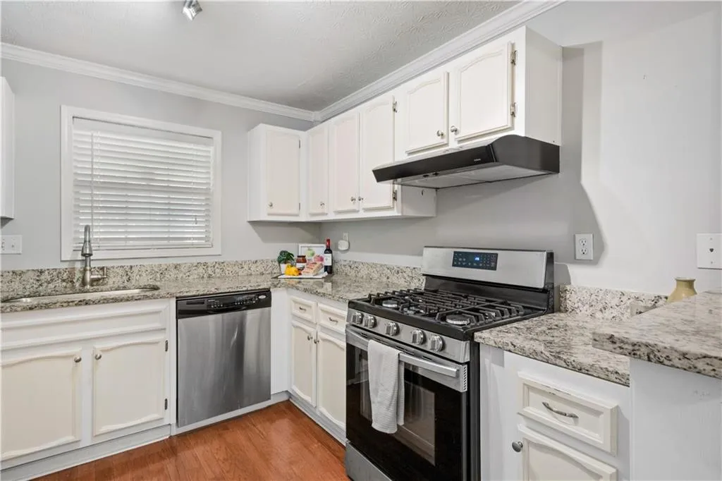 304 Natchez Trace, Sandy Springs, Georgia 30350, 2 Bedrooms Bedrooms, ,1 BathroomBathrooms,Residential,Sold,304 Natchez Trace,7273439 304 Natchez Trace, Sandy Springs, Georgia 30350, 2 Bedrooms Bedrooms, ,1 BathroomBathrooms,Residential,Sold,304 Natchez Trace,7273439