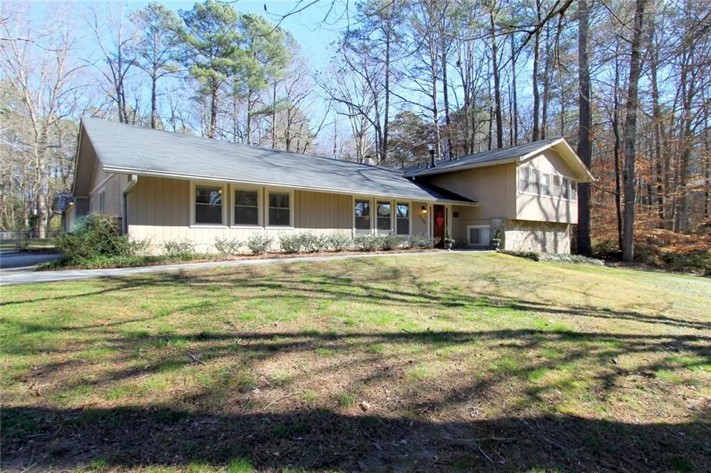 7585 Spalding Lane, Sandy Springs, Georgia 30350, 4 Bedrooms Bedrooms, ,3 BathroomsBathrooms,Residential,Sold,7585 Spalding Lane,5630871