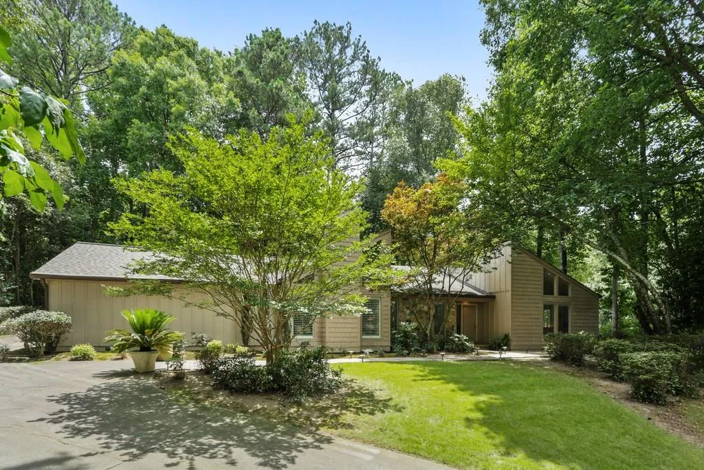 980 Riverside Trace, Sandy Springs, Georgia 30328, 4 Bedrooms Bedrooms, ,3 BathroomsBathrooms,Residential,Sold,980 Riverside Trace,6746937