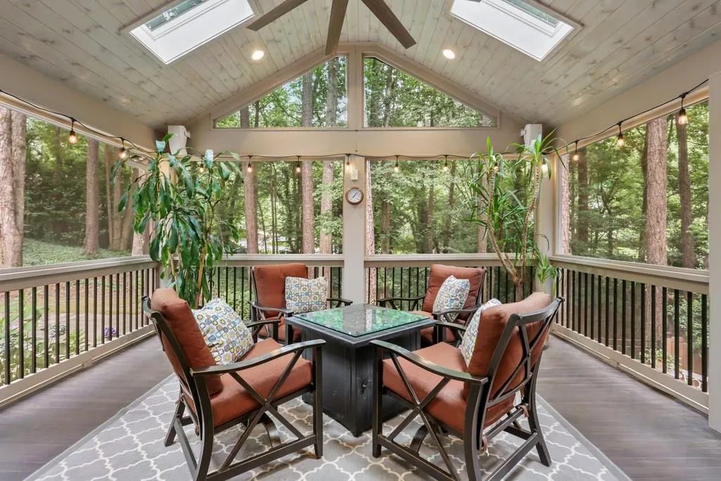 980 Riverside Trace, Sandy Springs, Georgia 30328, 4 Bedrooms Bedrooms, ,3 BathroomsBathrooms,Residential,Sold,980 Riverside Trace,6746937