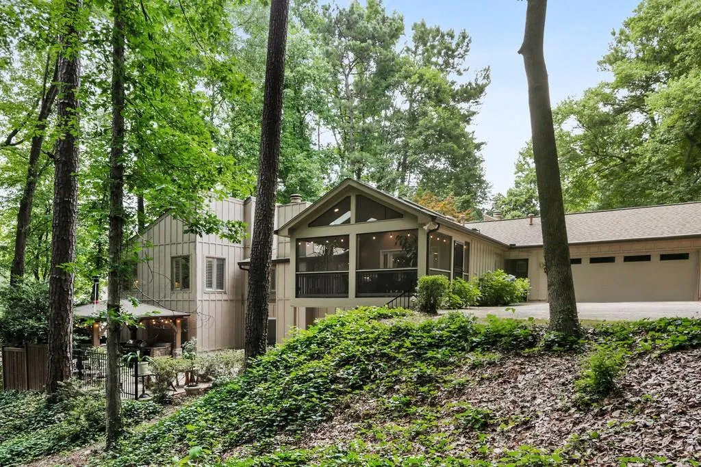 980 Riverside Trace, Sandy Springs, Georgia 30328, 4 Bedrooms Bedrooms, ,3 BathroomsBathrooms,Residential,Sold,980 Riverside Trace,6746937