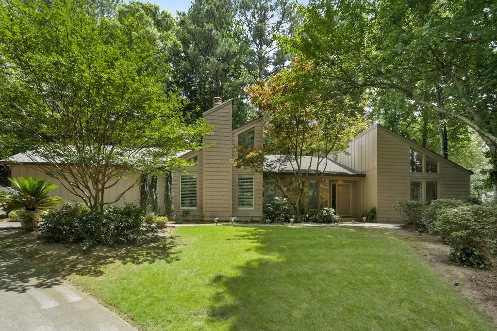 980 Riverside Trace, Sandy Springs, Georgia 30328, 4 Bedrooms Bedrooms, ,3 BathroomsBathrooms,Residential,Sold,980 Riverside Trace,6746937