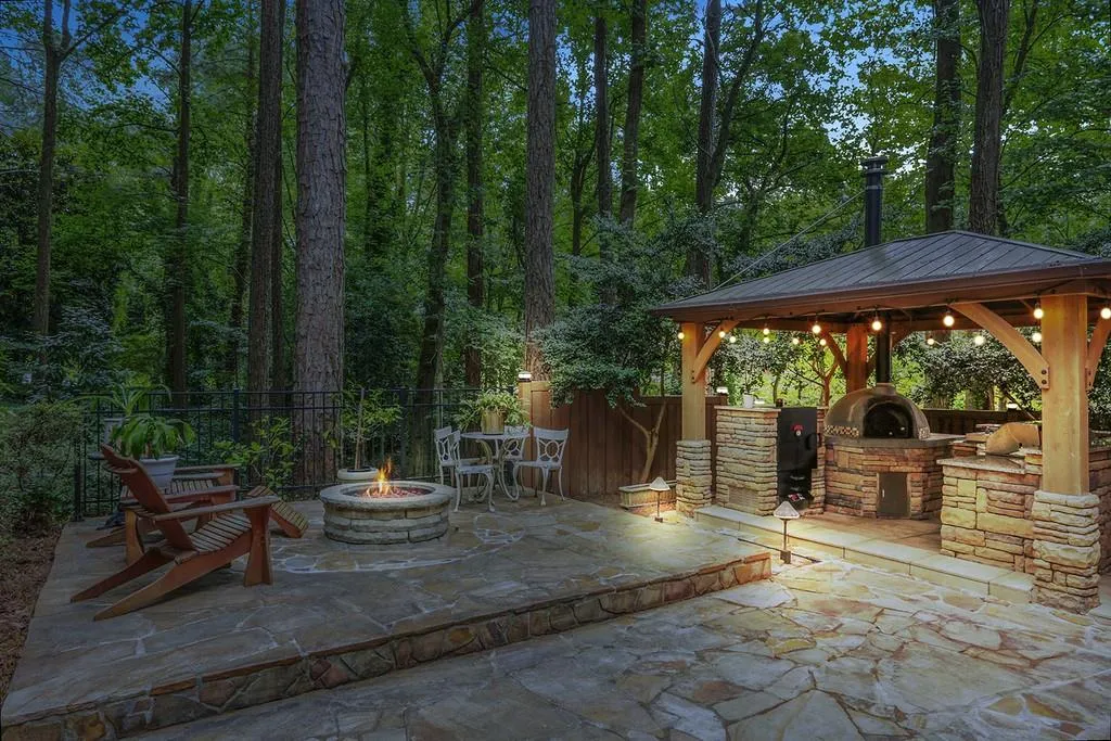 980 Riverside Trace, Sandy Springs, Georgia 30328, 4 Bedrooms Bedrooms, ,3 BathroomsBathrooms,Residential,Sold,980 Riverside Trace,6746937