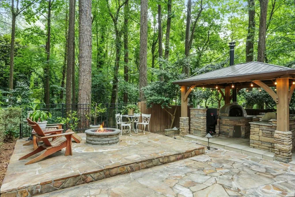 980 Riverside Trace, Sandy Springs, Georgia 30328, 4 Bedrooms Bedrooms, ,3 BathroomsBathrooms,Residential,Sold,980 Riverside Trace,6746937