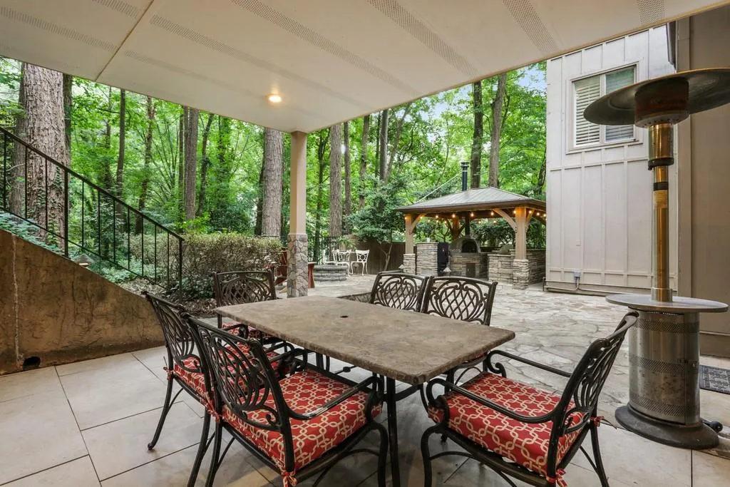 980 Riverside Trace, Sandy Springs, Georgia 30328, 4 Bedrooms Bedrooms, ,3 BathroomsBathrooms,Residential,Sold,980 Riverside Trace,6746937