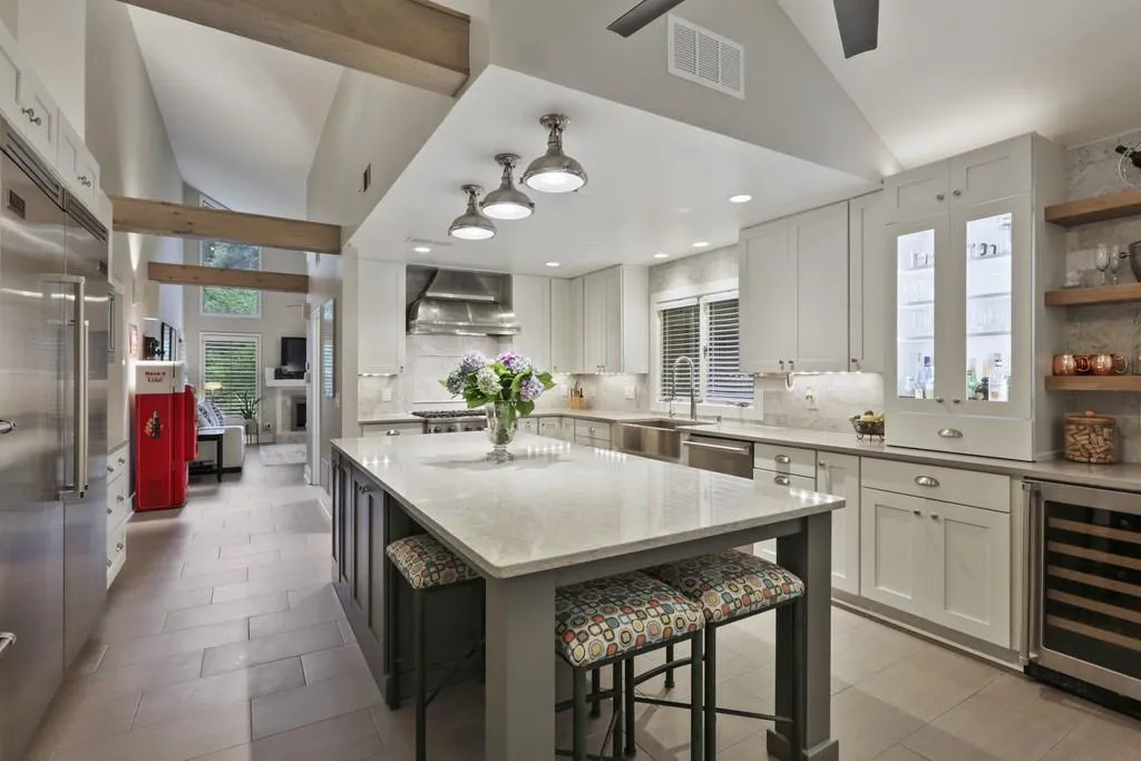 980 Riverside Trace, Sandy Springs, Georgia 30328, 4 Bedrooms Bedrooms, ,3 BathroomsBathrooms,Residential,Sold,980 Riverside Trace,6746937
