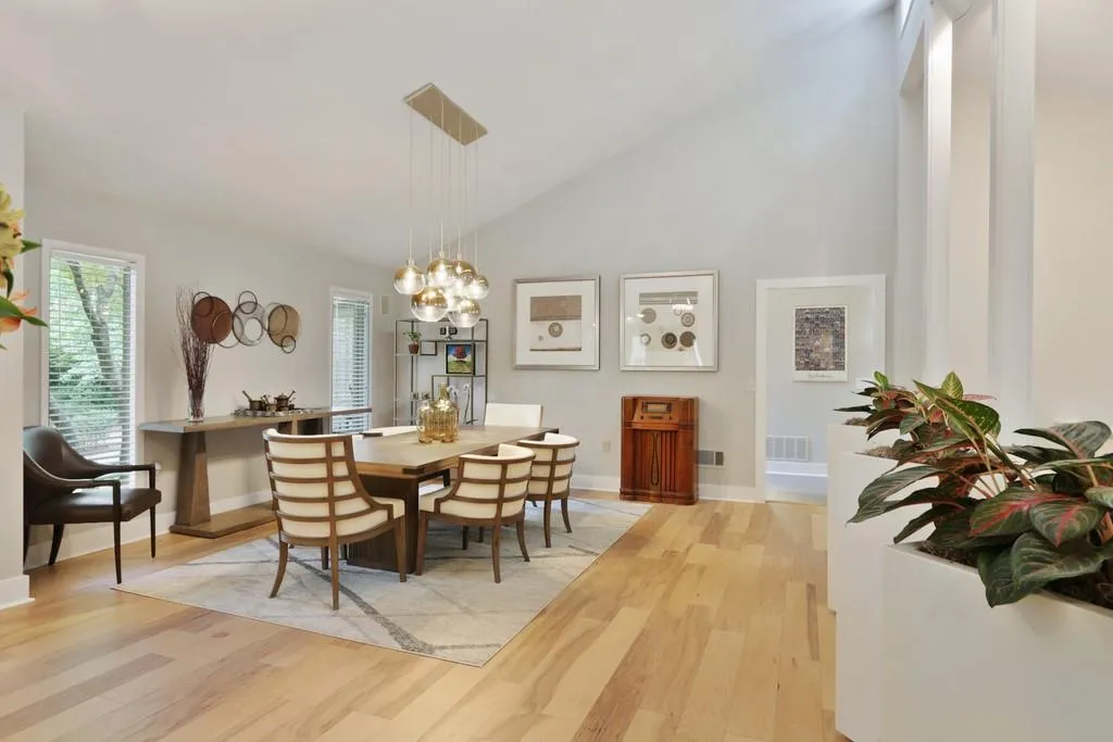 980 Riverside Trace, Sandy Springs, Georgia 30328, 4 Bedrooms Bedrooms, ,3 BathroomsBathrooms,Residential,Sold,980 Riverside Trace,6746937