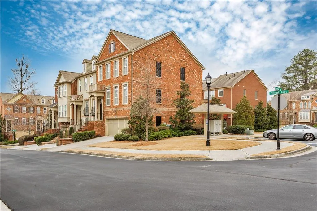2847 Overlook Court, Atlanta, Georgia 30324, 3 Bedrooms Bedrooms, ,3 BathroomsBathrooms,Residential,Sold,2847 Overlook Court,5968205
