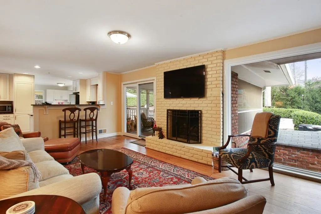 4745 Huntley Drive, Atlanta, Georgia 30342, 5 Bedrooms Bedrooms, ,3 BathroomsBathrooms,Residential,Sold,4745 Huntley Drive,5785019