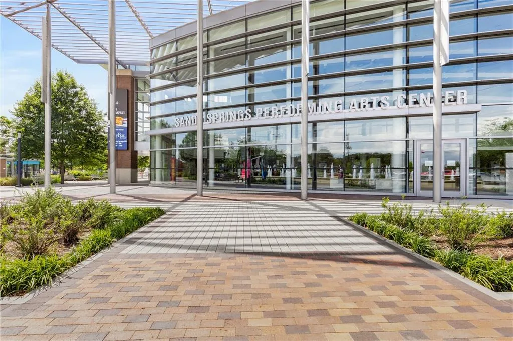 Only 8/10 mile to City Springs! Only 8/10 mile to City Springs!