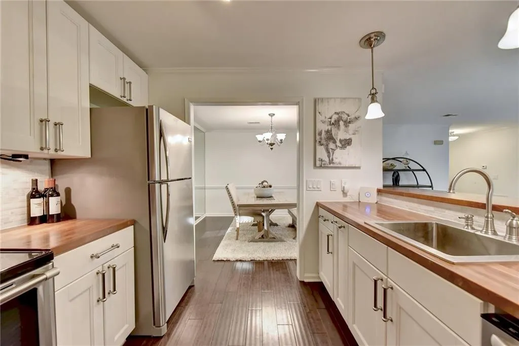 307 Bainbridge Drive, Atlanta, Georgia 30327, 2 Bedrooms Bedrooms, ,2 BathroomsBathrooms,Residential,Sold,307 Bainbridge Drive,6703311