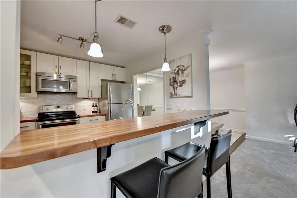 307 Bainbridge Drive, Atlanta, Georgia 30327, 2 Bedrooms Bedrooms, ,2 BathroomsBathrooms,Residential,Sold,307 Bainbridge Drive,6703311