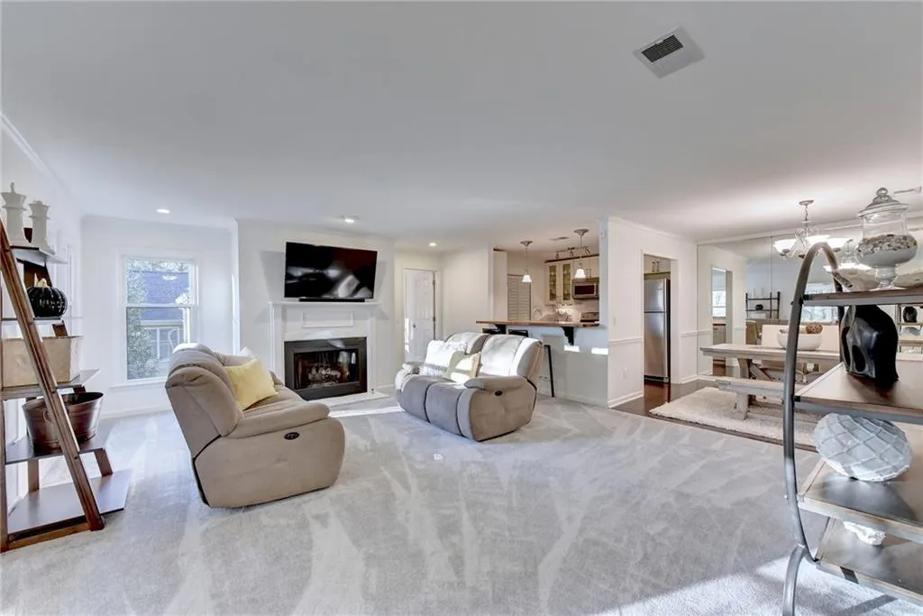 307 Bainbridge Drive, Atlanta, Georgia 30327, 2 Bedrooms Bedrooms, ,2 BathroomsBathrooms,Residential,Sold,307 Bainbridge Drive,6703311