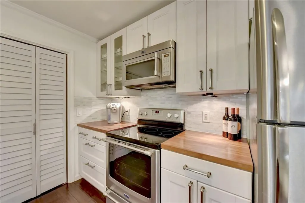 307 Bainbridge Drive, Atlanta, Georgia 30327, 2 Bedrooms Bedrooms, ,2 BathroomsBathrooms,Residential,Sold,307 Bainbridge Drive,6703311