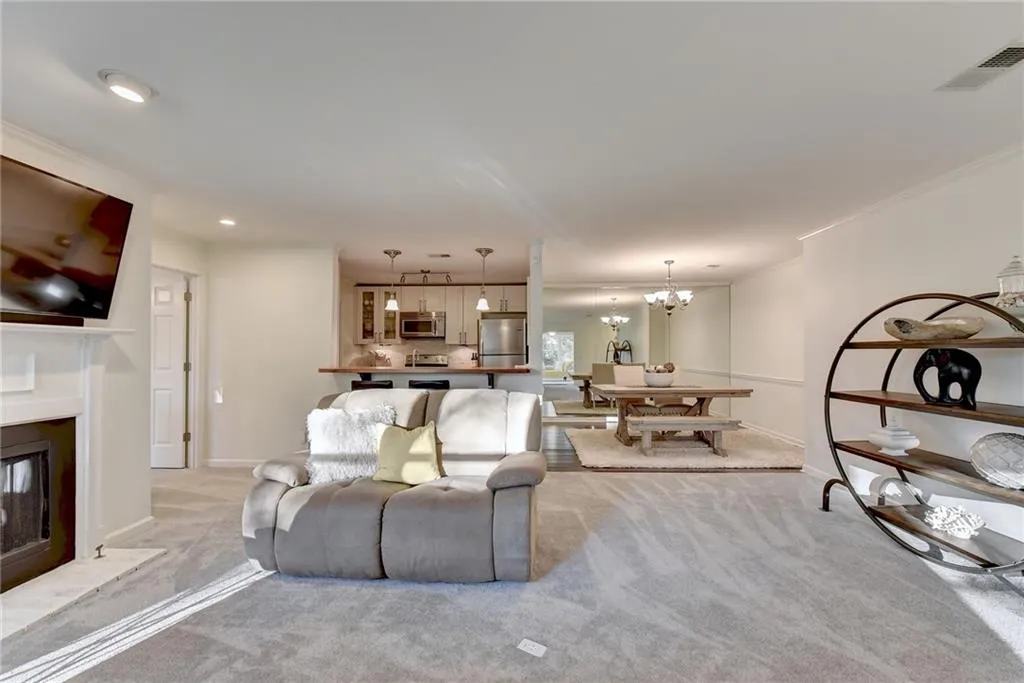 307 Bainbridge Drive, Atlanta, Georgia 30327, 2 Bedrooms Bedrooms, ,2 BathroomsBathrooms,Residential,Sold,307 Bainbridge Drive,6703311