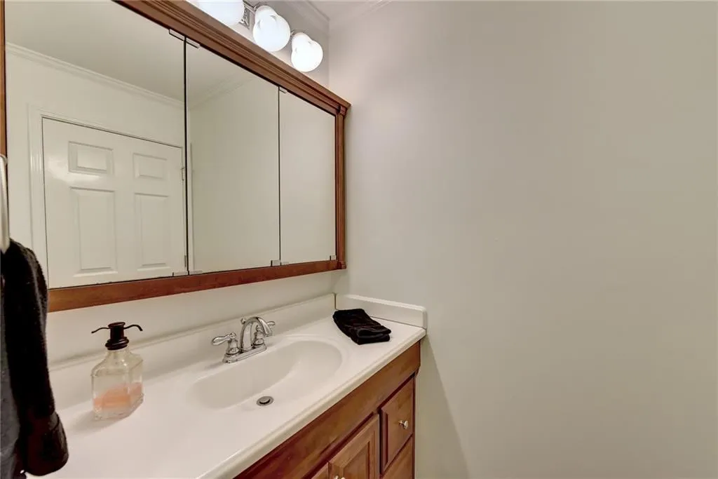 307 Bainbridge Drive, Atlanta, Georgia 30327, 2 Bedrooms Bedrooms, ,2 BathroomsBathrooms,Residential,Sold,307 Bainbridge Drive,6703311