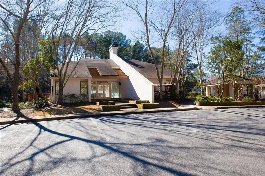 2501 Huntingdon Chase, Sandy Springs, Georgia 30350, 2 Bedrooms Bedrooms, ,2 BathroomsBathrooms,Residential,Sold,2501 Huntingdon Chase,6890424