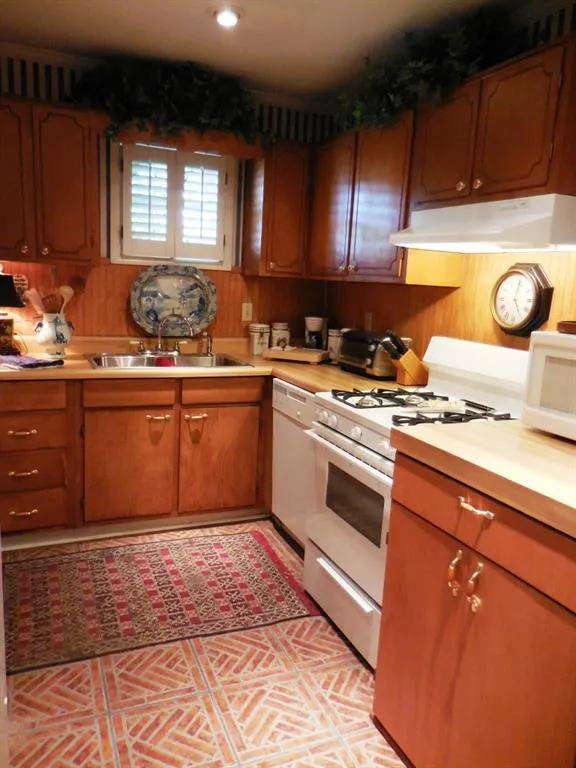 5400 Roswell Road Unit P-3, Sandy Springs, Georgia 30342, 2 Bedrooms Bedrooms, ,1 BathroomBathrooms,Residential,Sold,5400 Roswell Road Unit P-3,5722800