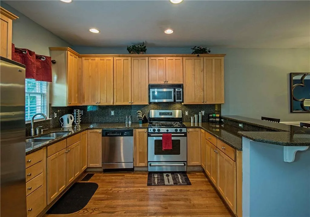 1200 Wing Street Unit 2, Sandy Springs, Georgia 30350, 3 Bedrooms Bedrooms, ,3 BathroomsBathrooms,Residential,Sold,1200 Wing Street Unit 2,5748743